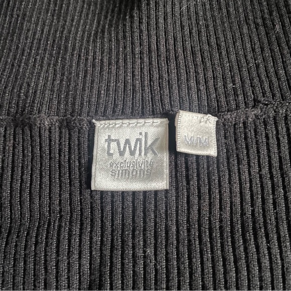 NWOT Off-the-shoulder long sleeve top - Picture 6 of 6